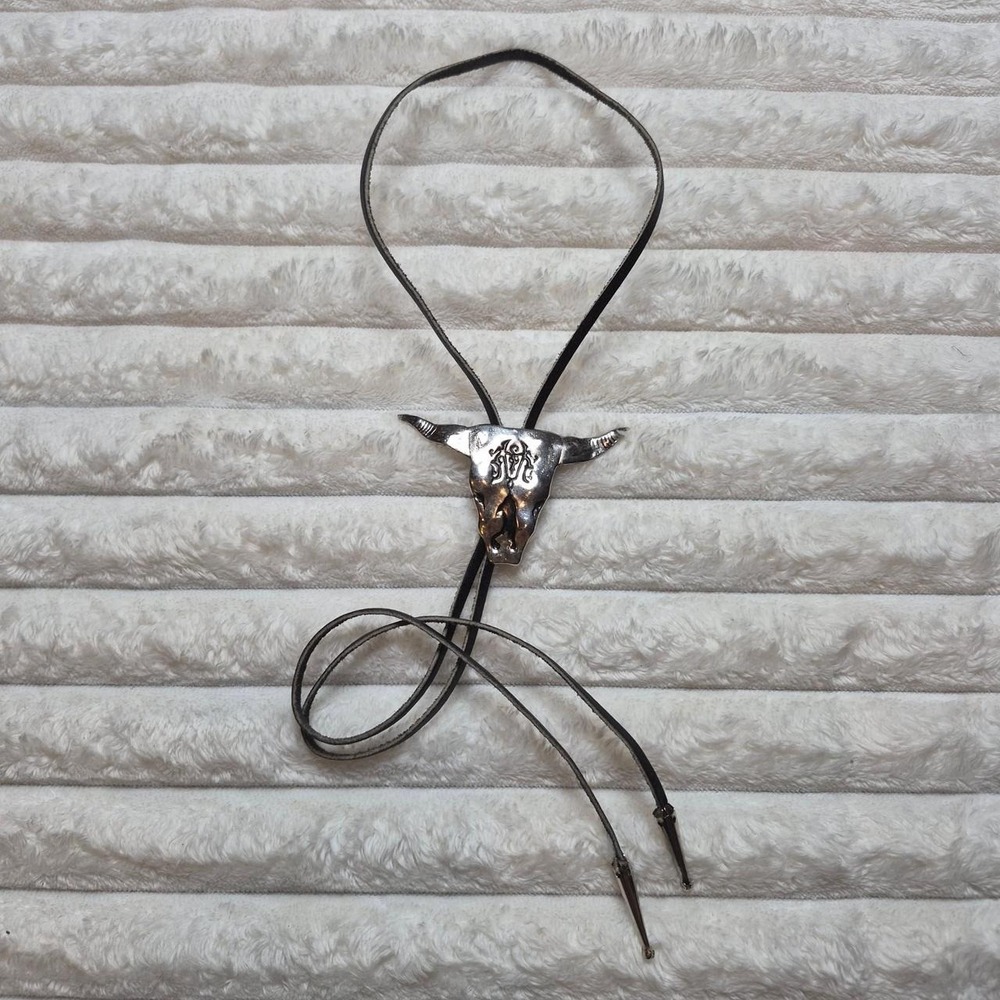 Men Silver Tone Bull Skull Bolo Tie Western Cowboy Black Cord Southwestern Style